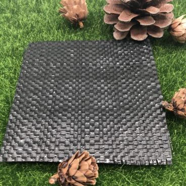 Padalinta verpalai austi geotekstile